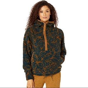 COPY - NWOT Prana Polar Escape Half Zip - Batik Foliage